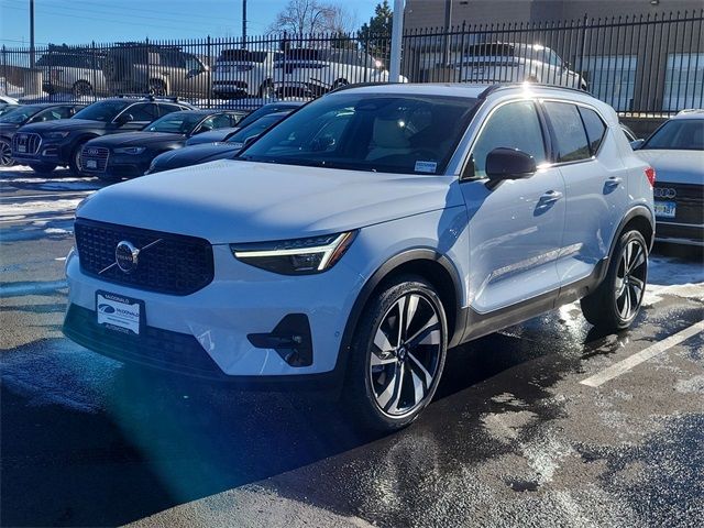 2025 Volvo XC40 Ultra Dark Theme