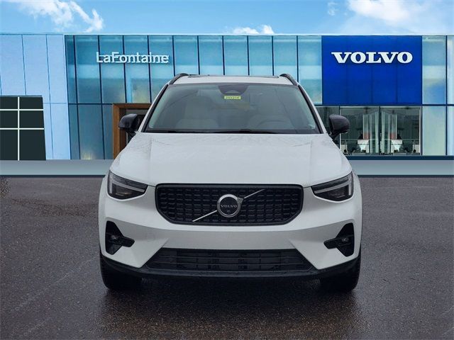 2025 Volvo XC40 Ultra Dark Theme