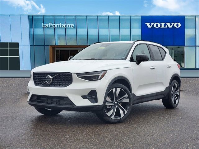 2025 Volvo XC40 Ultra Dark Theme