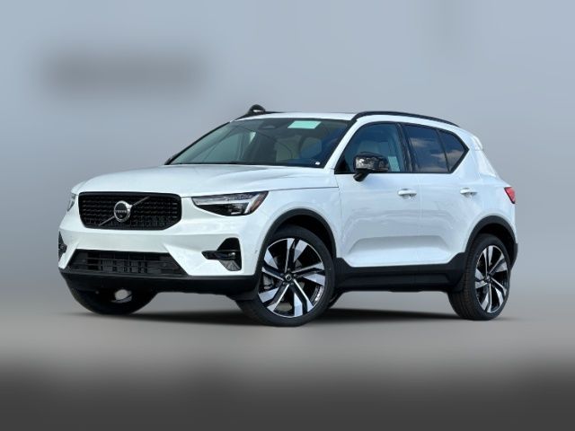 2025 Volvo XC40 Ultra Dark Theme