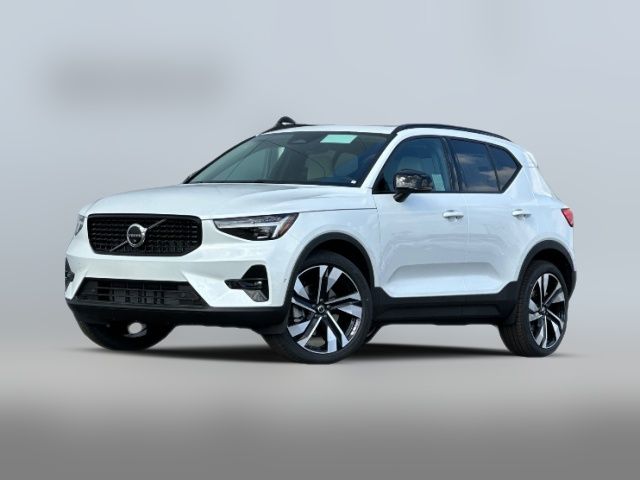 2025 Volvo XC40 Ultra Dark Theme