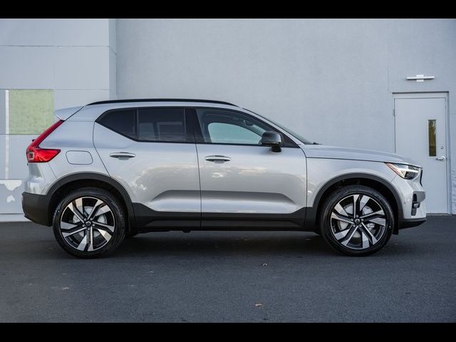 2025 Volvo XC40 Ultra Dark Theme