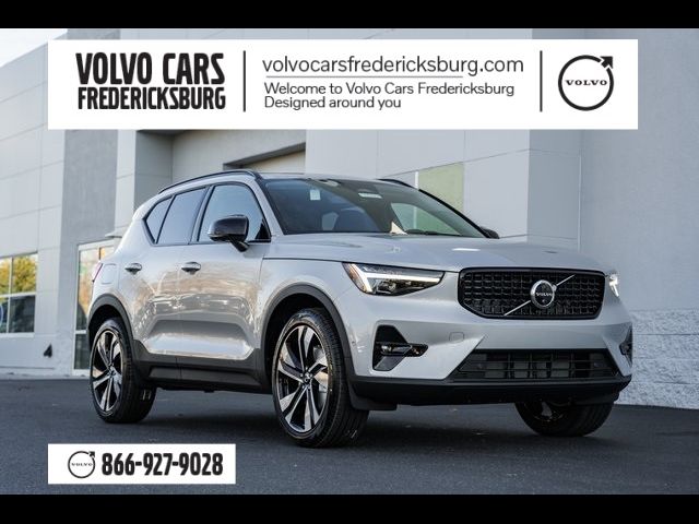 2025 Volvo XC40 Ultra Dark Theme