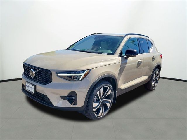 2025 Volvo XC40 Ultra Dark Theme