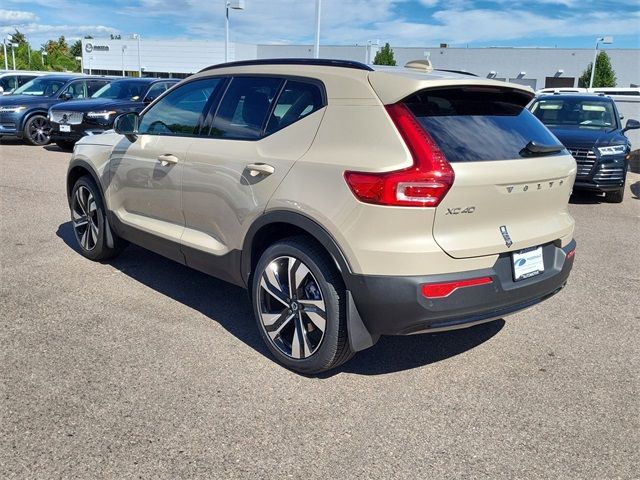 2025 Volvo XC40 Ultra Dark Theme