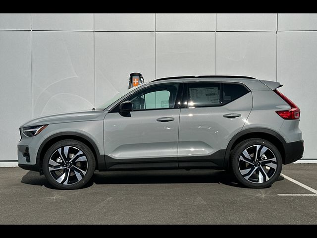 2025 Volvo XC40 Ultra Dark Theme