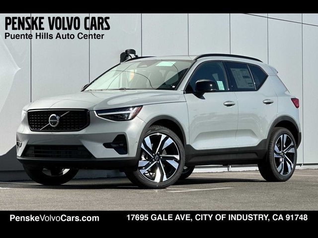 2025 Volvo XC40 Ultra Dark Theme