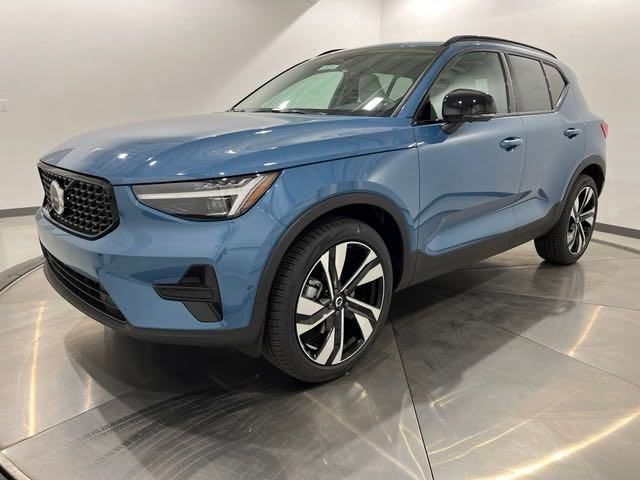 2025 Volvo XC40 Ultra Dark Theme