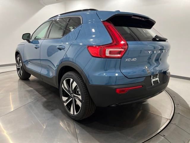 2025 Volvo XC40 Ultra Dark Theme