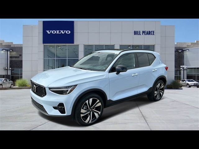 2025 Volvo XC40 Ultra Dark Theme