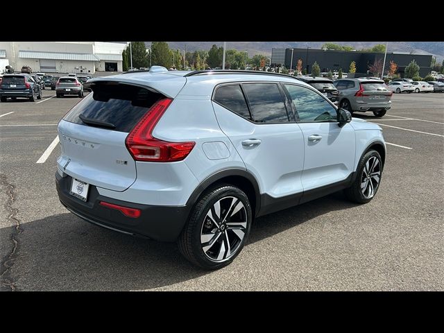 2025 Volvo XC40 Ultra Dark Theme