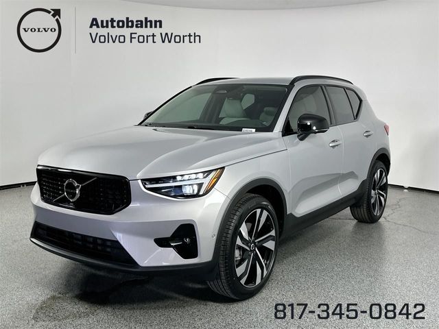 2025 Volvo XC40 Ultra Dark Theme