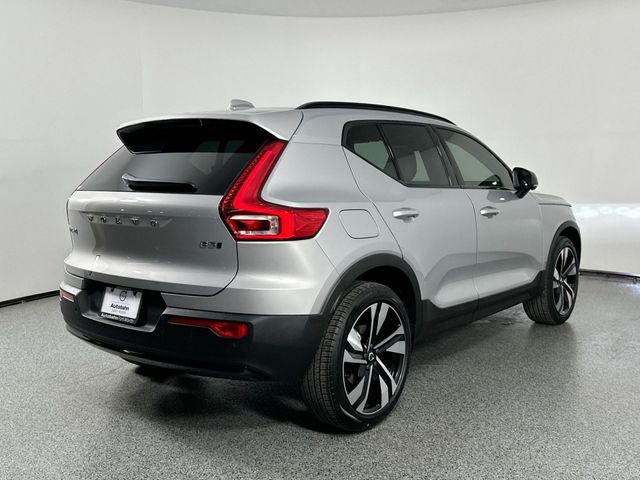 2025 Volvo XC40 Ultra Dark Theme