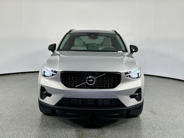 2025 Volvo XC40 Ultra Dark Theme