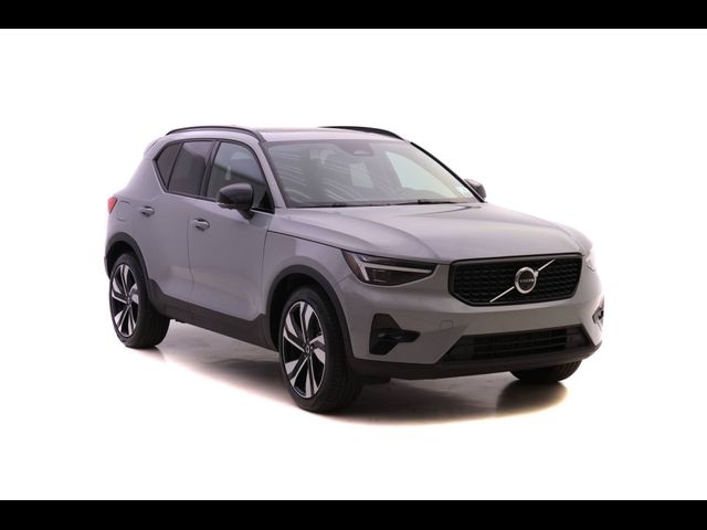 2025 Volvo XC40 Ultra Dark Theme