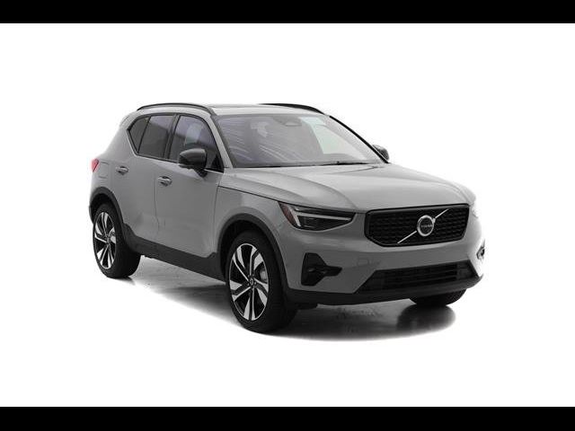 2025 Volvo XC40 Ultra Dark Theme