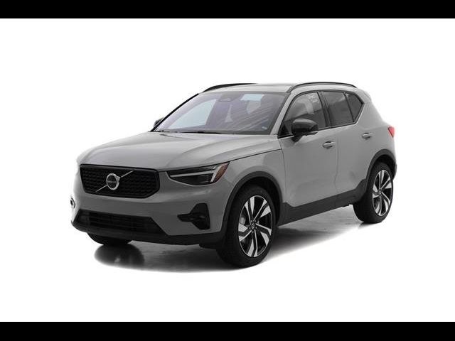 2025 Volvo XC40 Ultra Dark Theme