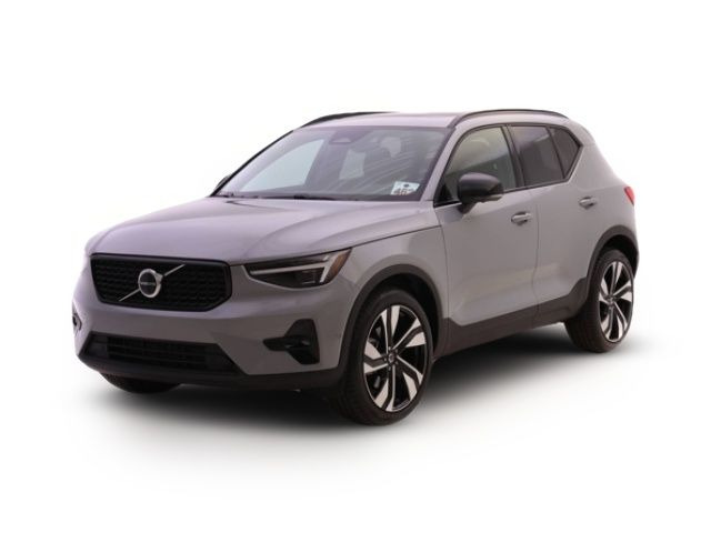 2025 Volvo XC40 Ultra Dark Theme
