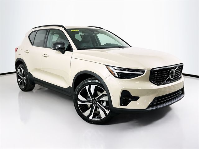 2025 Volvo XC40 Ultra Dark Theme