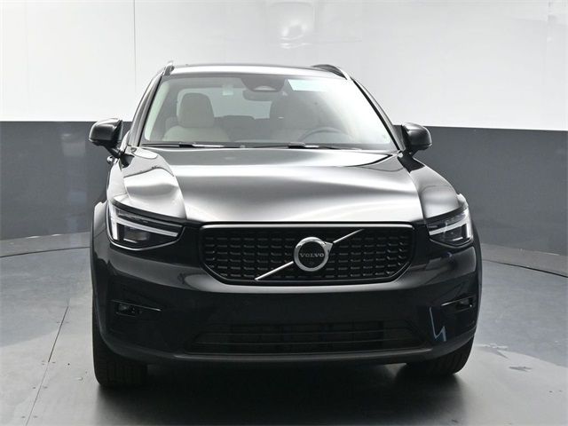 2025 Volvo XC40 Ultra Dark Theme