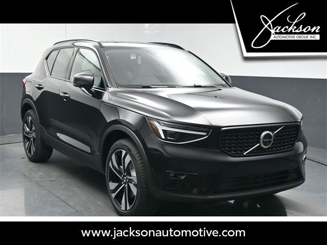 2025 Volvo XC40 Ultra Dark Theme