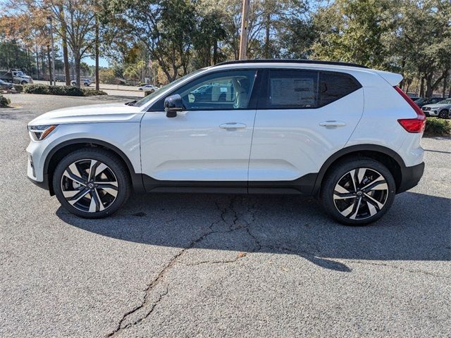 2025 Volvo XC40 Ultra Dark Theme