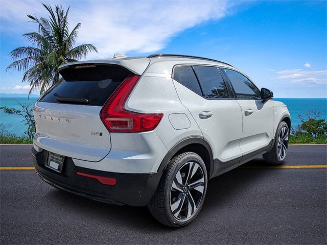 2025 Volvo XC40 Ultra Dark Theme