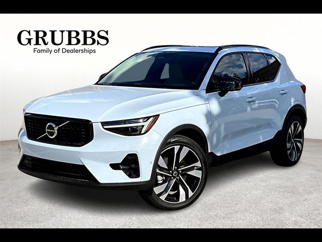 2025 Volvo XC40 Ultra Dark Theme