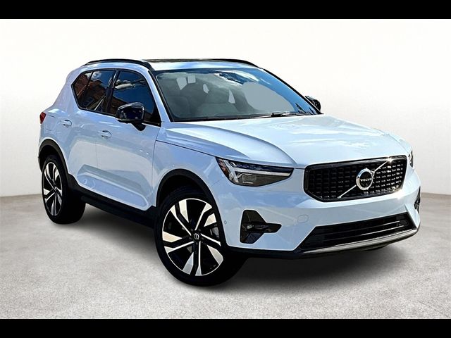 2025 Volvo XC40 Ultra Dark Theme