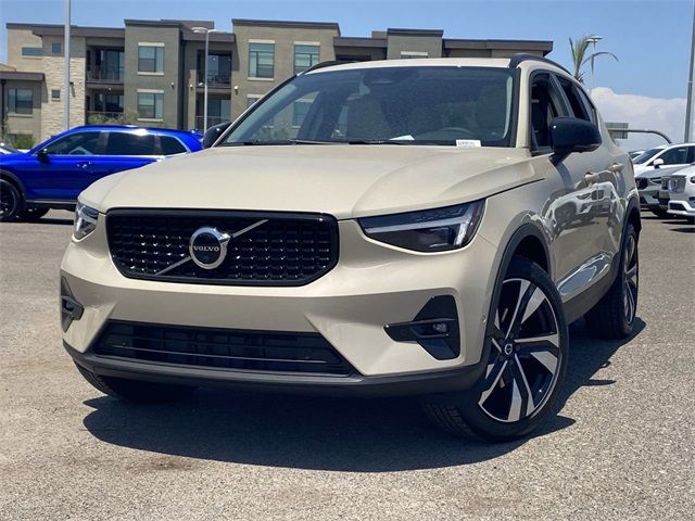 2025 Volvo XC40 Ultra Dark Theme