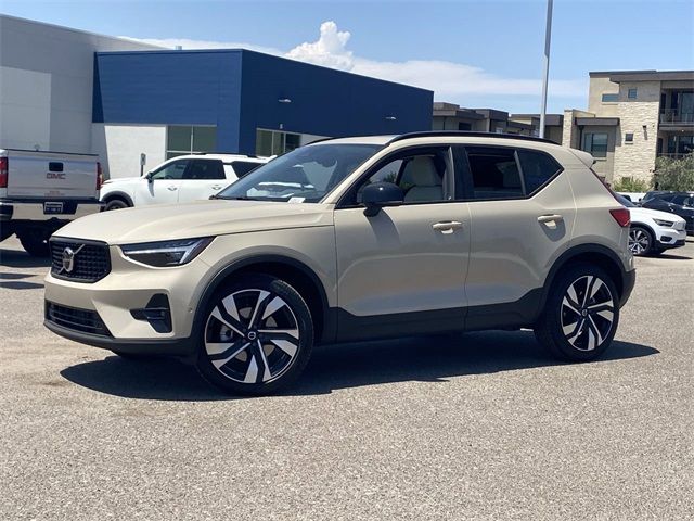 2025 Volvo XC40 Ultra Dark Theme