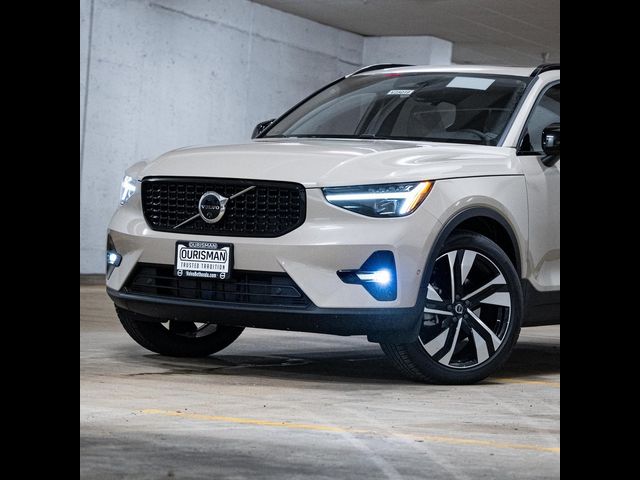 2025 Volvo XC40 Ultra Dark Theme