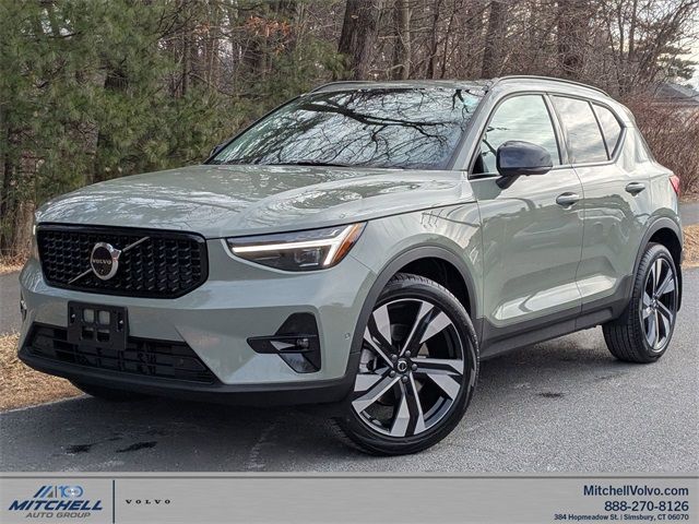 2025 Volvo XC40 Ultra Dark Theme