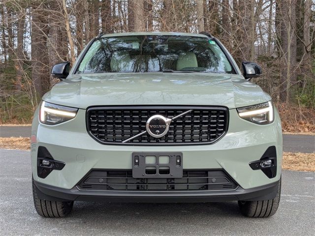 2025 Volvo XC40 Ultra Dark Theme