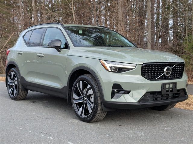 2025 Volvo XC40 Ultra Dark Theme