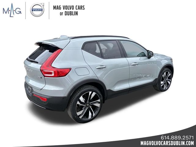 2025 Volvo XC40 Ultra Dark Theme