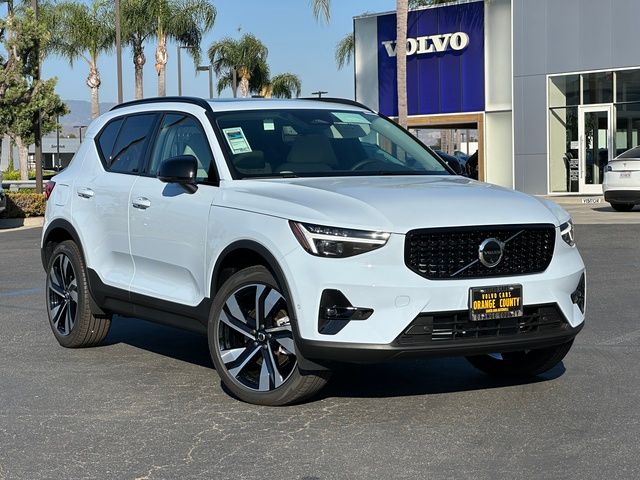 2025 Volvo XC40 Ultra Dark Theme