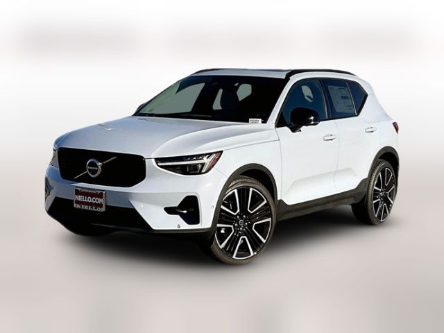 2025 Volvo XC40 Ultra Dark Theme