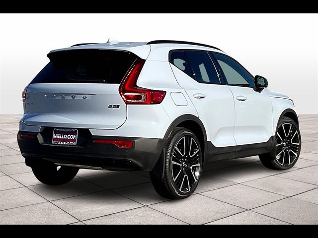 2025 Volvo XC40 Ultra Dark Theme