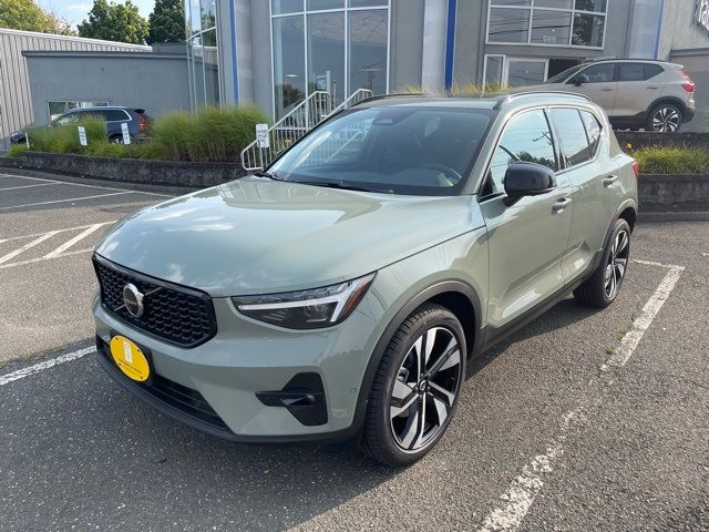 2025 Volvo XC40 Ultra Dark Theme