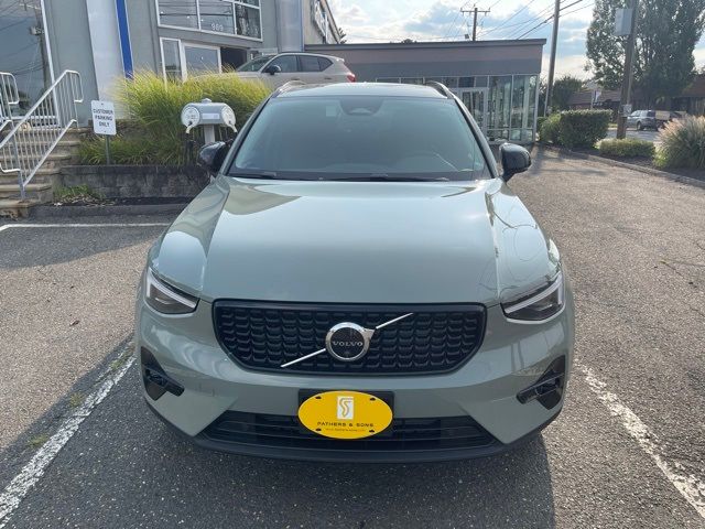 2025 Volvo XC40 Ultra Dark Theme