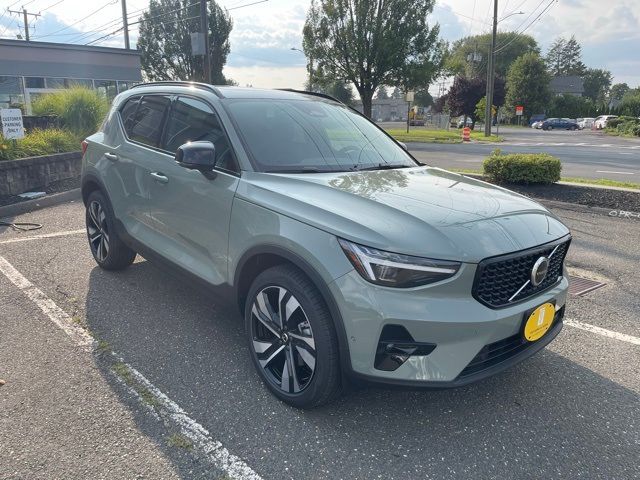 2025 Volvo XC40 Ultra Dark Theme