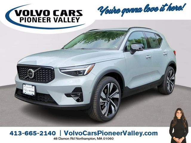 2025 Volvo XC40 Ultra Dark Theme