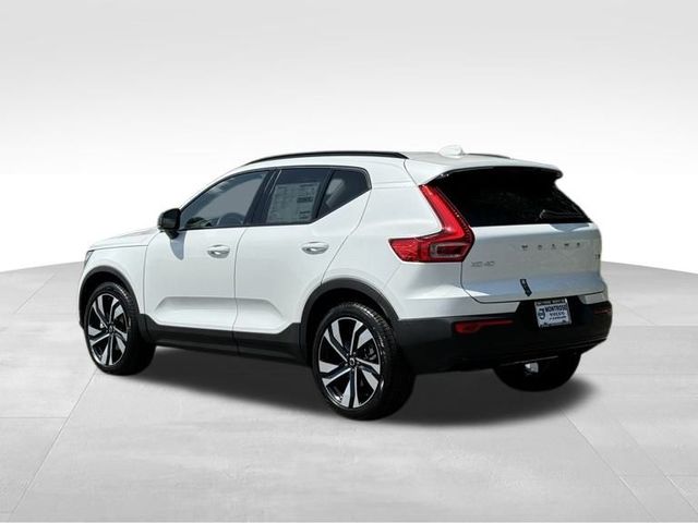 2025 Volvo XC40 Ultra Dark Theme