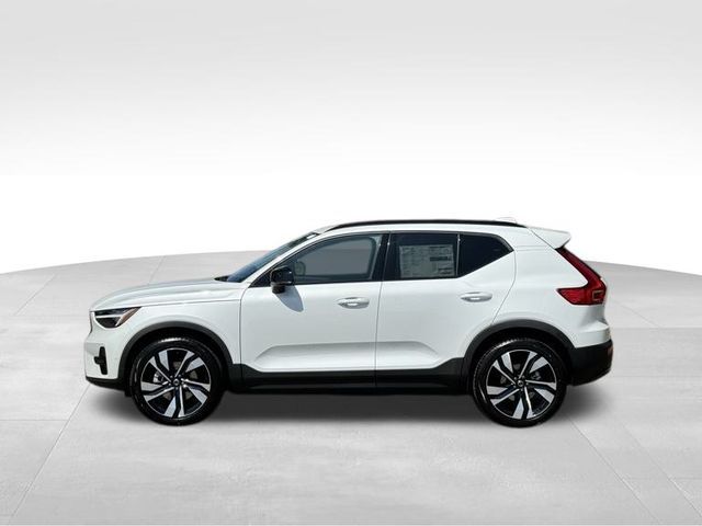 2025 Volvo XC40 Ultra Dark Theme