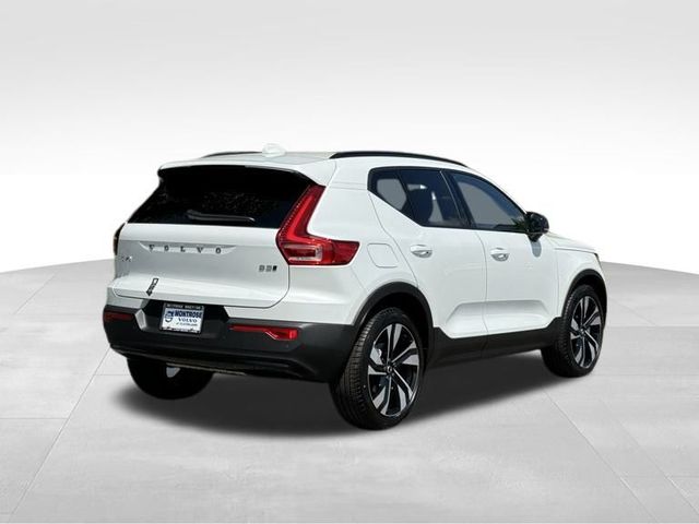 2025 Volvo XC40 Ultra Dark Theme