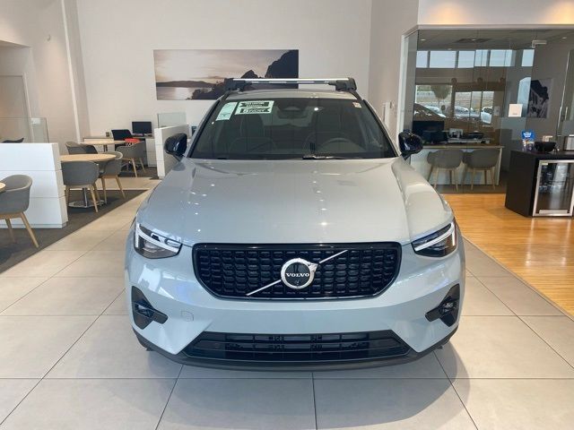 2025 Volvo XC40 Ultra Dark Theme