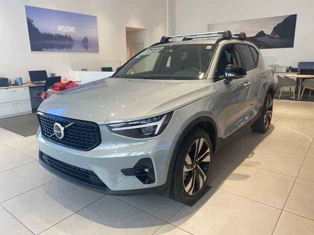 2025 Volvo XC40 Ultra Dark Theme