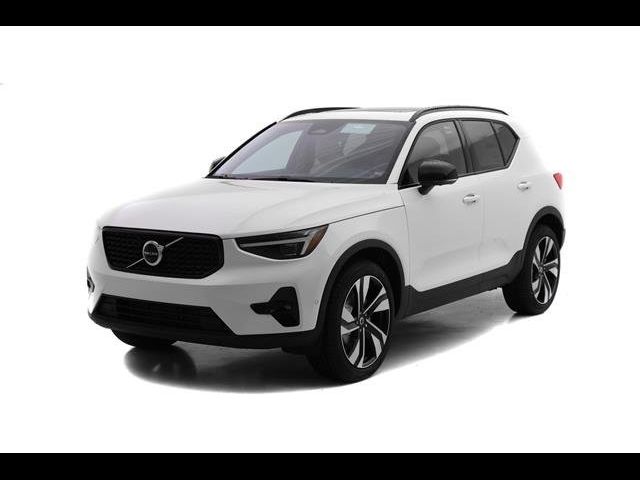 2025 Volvo XC40 Ultra Dark Theme