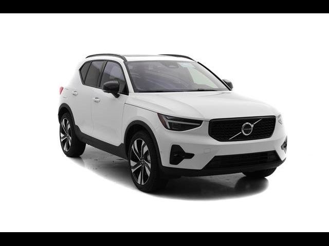 2025 Volvo XC40 Ultra Dark Theme